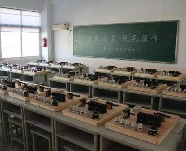 认真学习 · 规范操作-------乐鱼机械组织员工职业技能培训